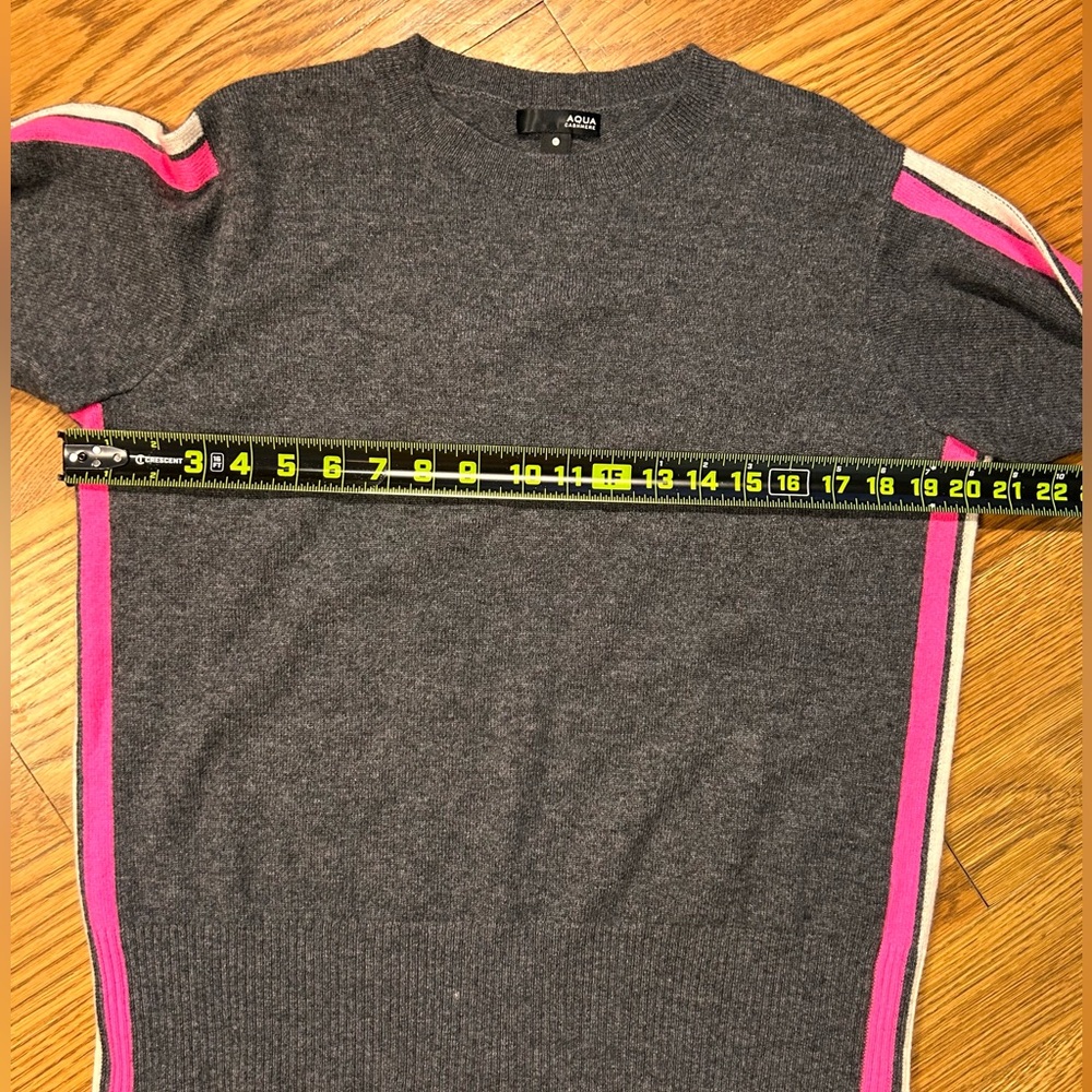 Aqua 100% Cashmere Sweater XS – Charcoal Gray with Hot Pink Stripe Detail - Picture 4 of 6